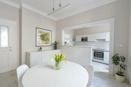 Apartamento Art Nouveau 3 Bedroom 2 Bathroom Flat