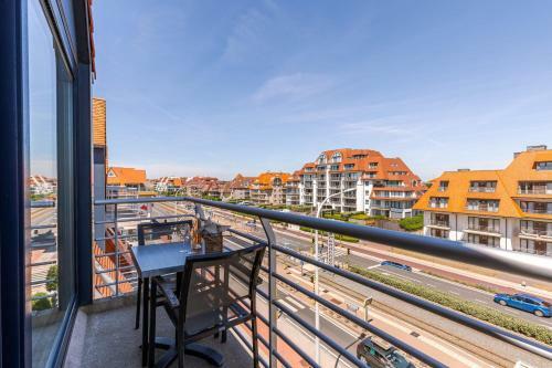 Cosy Apartment With Outside Pool And Balcony
