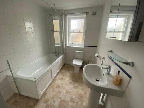 Brighton Beach Villa - 5 Double Bedrooms