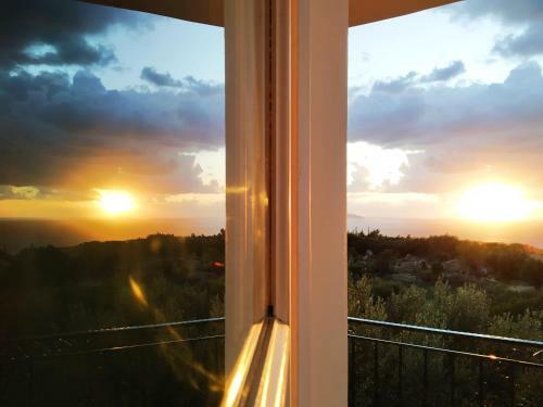 Authentic Kefalonia - Pinecone Apartment