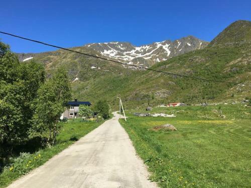 Hus Med Stamp I Popul�rt Tur/skiomr�de I Lofoten
