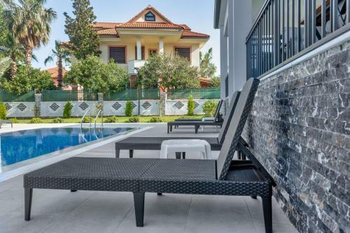 Villa Minta Suits