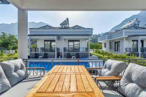 Villa Minta Suits