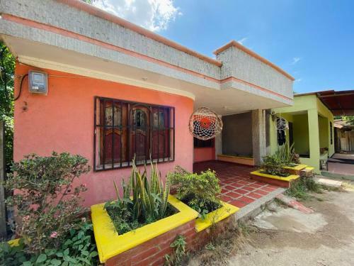 Hostal Habitaci�n Con Aire Acondicionado Y Ba�o Privado