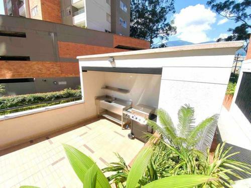 Gorgeous 3 Bedroom Apartment Condo With Balcony