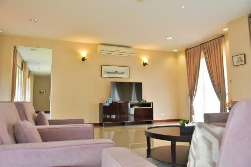 Laem Taen Bangsaen Hotel & Resort
