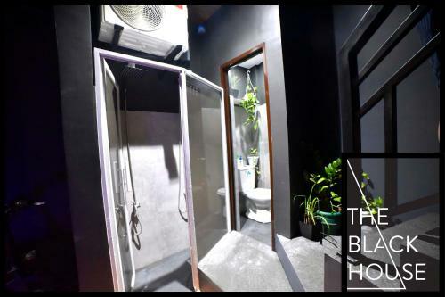 Villa The Black House