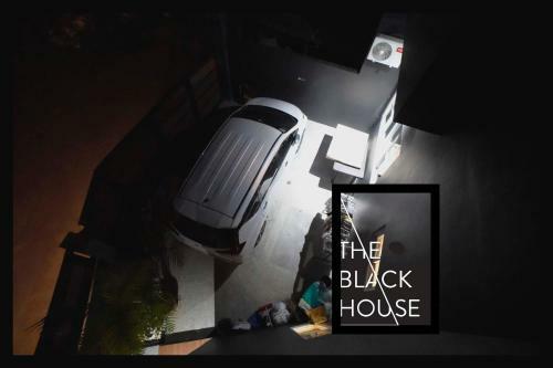 Villa The Black House