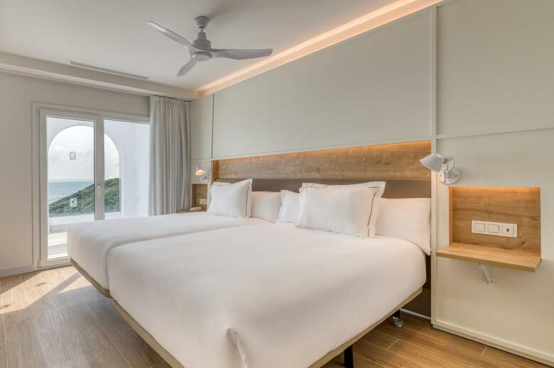Hotel Playamoj�car