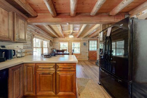 Between The Pines Log Cabin