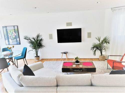 Urban Luxury In Brentwood/beverly Hills