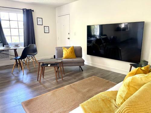 Apartamento Spacious Hollywood 2 X 2 + Parking!