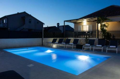Holiday Home Ivana - Private Pool