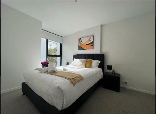 New Oakleigh Stylish 2b2b Townhouse With Beautiful View 03