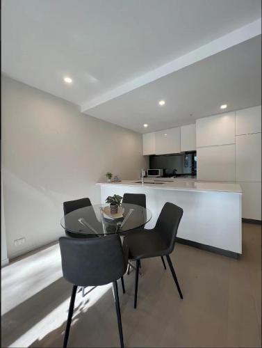 New Oakleigh Stylish 2b2b Townhouse With Beautiful View 03