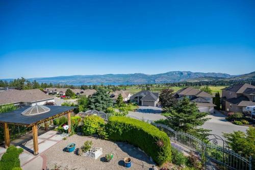 Cheerful 3-bedroom Home In West Kelowna