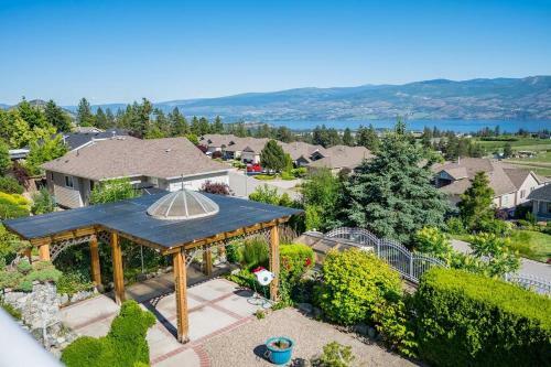 Cheerful 3-bedroom Home In West Kelowna