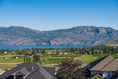 Cheerful 3-bedroom Home In West Kelowna