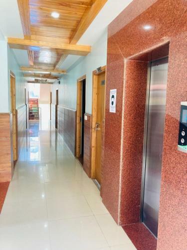 Hotel Vista Resort-centrally Heated & Air Cooled