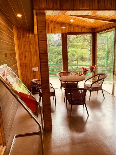 Hotel Vista Resort-centrally Heated & Air Cooled