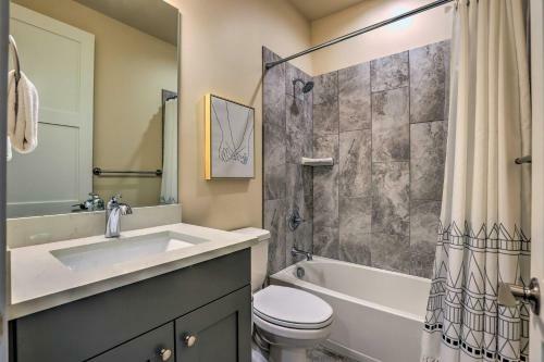 Mod Winter Park Townhome With Rooftop Balcony!