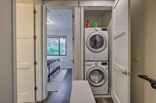 Mod Winter Park Townhome With Rooftop Balcony!