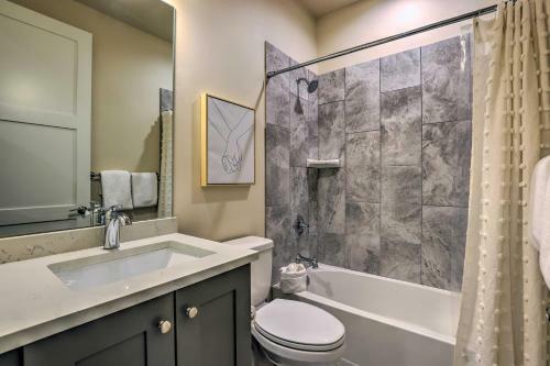 Mod Winter Park Townhome With Rooftop Balcony!