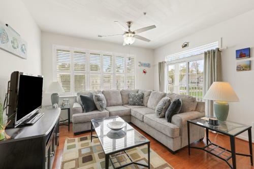 Grande At Canal Pointe -- 37697 Ulster #12