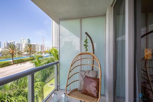 Tropical Apartment W Balcony 2 Br & 2 Bath Resort W Pool