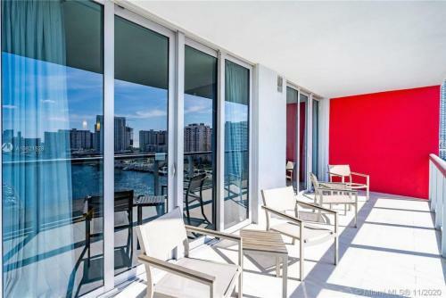 Beautiful City View 2bd 2ba Condo Beach Pool Gym
