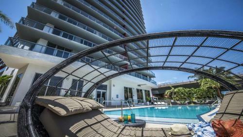 Pool Resor Modern Apartment 2 Br 2 Br Pool