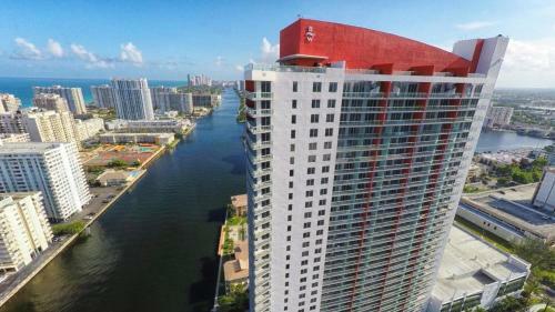 Pool Resor Modern Apartment 2 Br 2 Br Pool