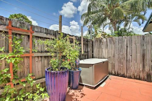 Apartamento Tropical Apt With Patio, Mins To The Beaches!