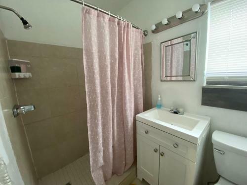Charming Big Modern Apt 1/1 Garden Style Building 7020 #1