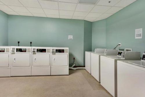 Apartamento Origin Unit 417 West End Condo With Peaceful Nature Views