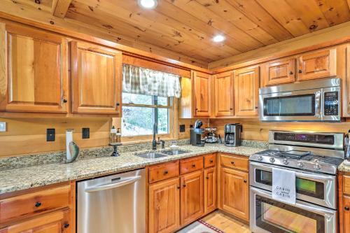 Serene Blue Ridge Cabin About 3 Mi To Downtown!