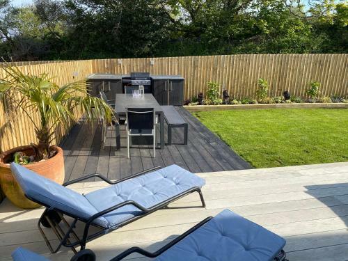 Spacious, Contemporary Seaside Luxury With Hot Tub