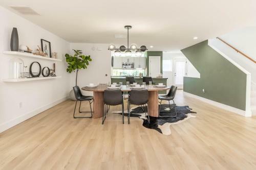 Apartamento New! Spacious Modern Townhome In The City!