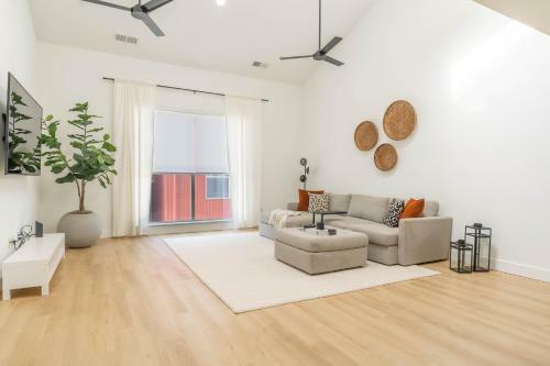 Apartamento New! Spacious Modern Townhome In The City!