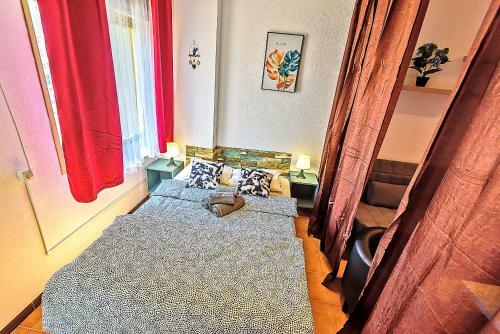 Ocean View Beach Apartment With Pool & Balconies