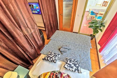 Ocean View Beach Apartment With Pool & Balconies