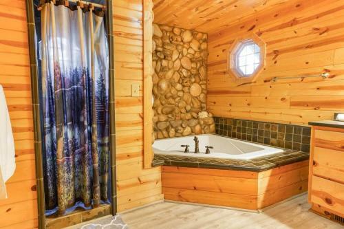 Villa Cozy Creekside Log Cabin W Firepit, Hot Tub, Wifi