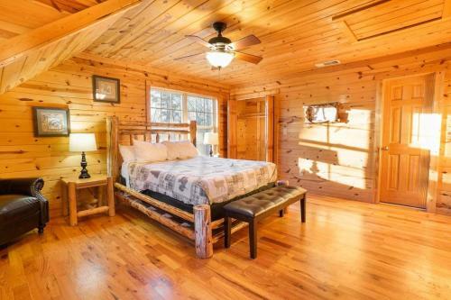 Villa Cozy Creekside Log Cabin W Firepit, Hot Tub, Wifi