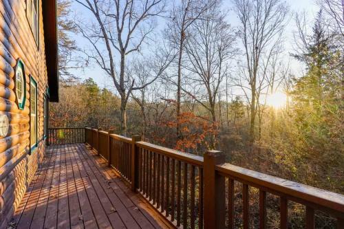 Villa Cozy Creekside Log Cabin W Firepit, Hot Tub, Wifi