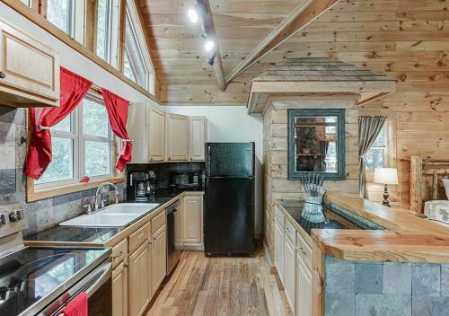 Villa 2 Person Jacuzzi Spa W Creekside Firepit