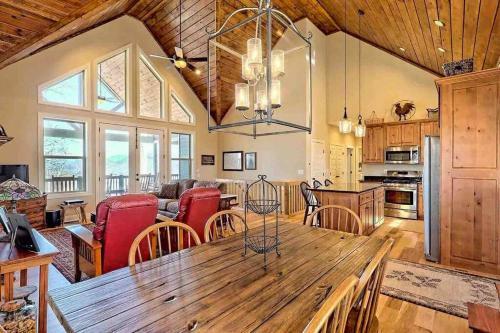 View-a-licious Mountain Retreat!