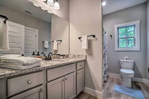 Stunning Helen Getaway With Private Hot Tub!