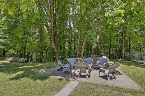 Deja View Cabin With Hot Tub Pets Welcome!