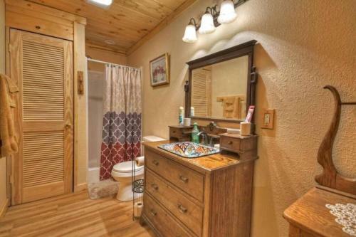 Noah's Ark Cozy Cabin