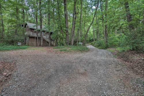 Tranquil Nw Georgia Cabin With Private Hot Tub